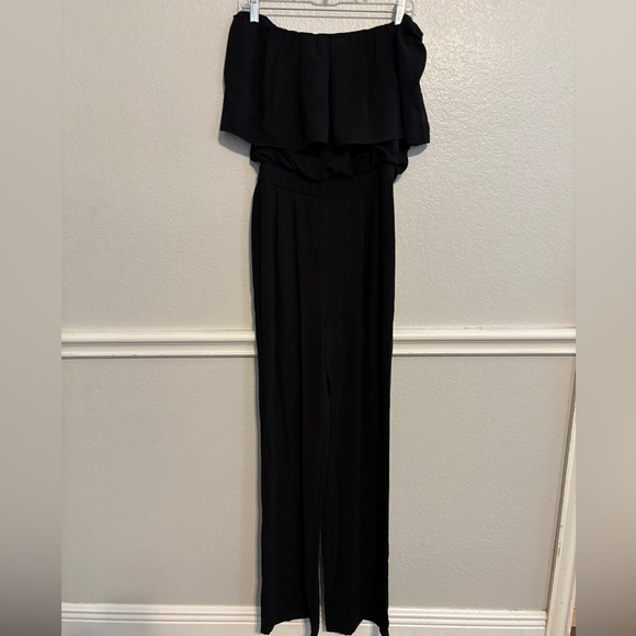 NWT Vince Camuto women’s black Off-the-Shoulder Flounce Top Jumpsuit size 2 - Picture 2 of 6